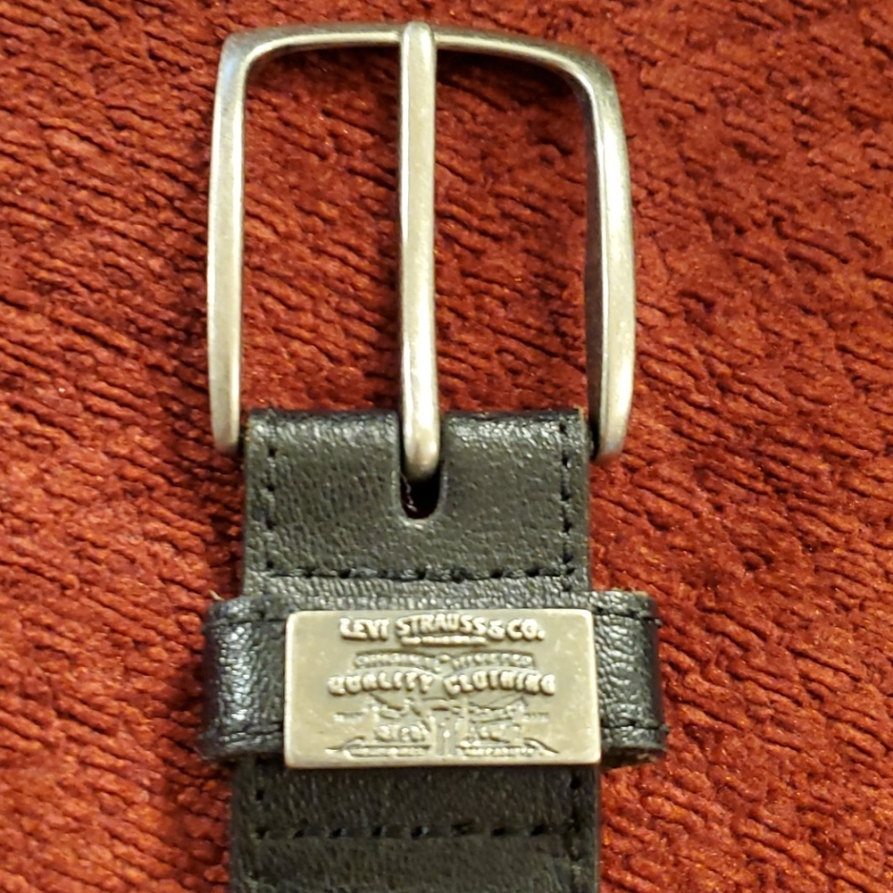 LEVI'S  black leather belt